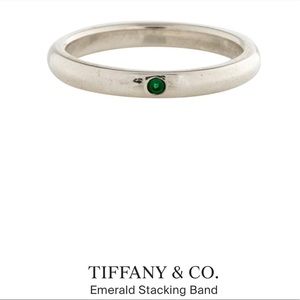 Tiffany & Co., Elsa Peretti Collection. 925 sterling silver band w/emerald gem